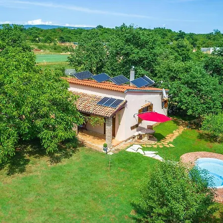 Holiday home Beautiful In With Wifi Segotici