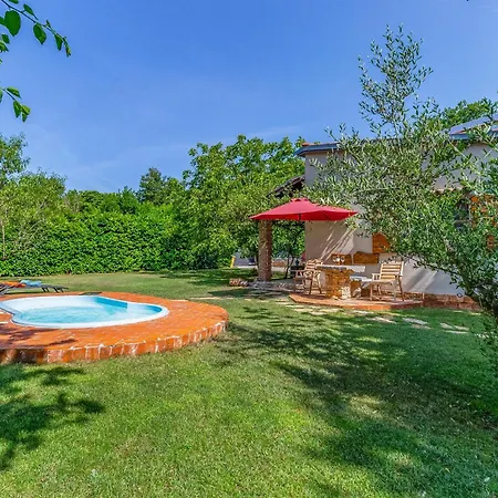 Holiday home Beautiful In With Wifi Segotici