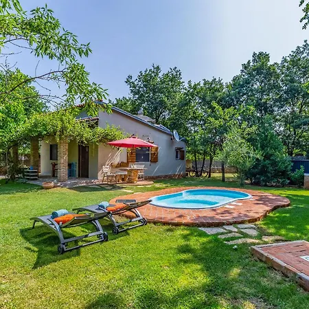 Holiday home Beautiful In With Wifi Segotici
